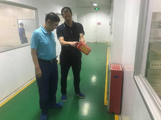 王廣軍董事長(zhǎng)到芯電公司開展調(diào)研和安全環(huán)保檢查