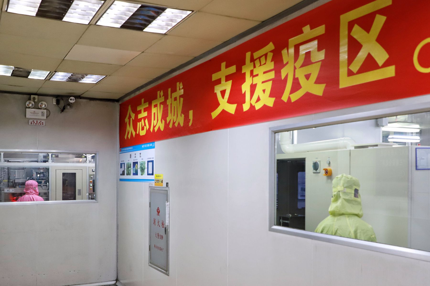 風華高科抓防疫促生產(chǎn)“兩不誤” 打響生產(chǎn)車間里的“防疫戰(zhàn)”